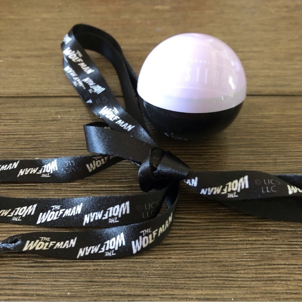 Universal Monsters Mystery Capsule: The WolfMan shoe laces